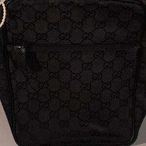GUCCI MONOGRAM MESSENGER BAG Made in Italy Condition 8/10